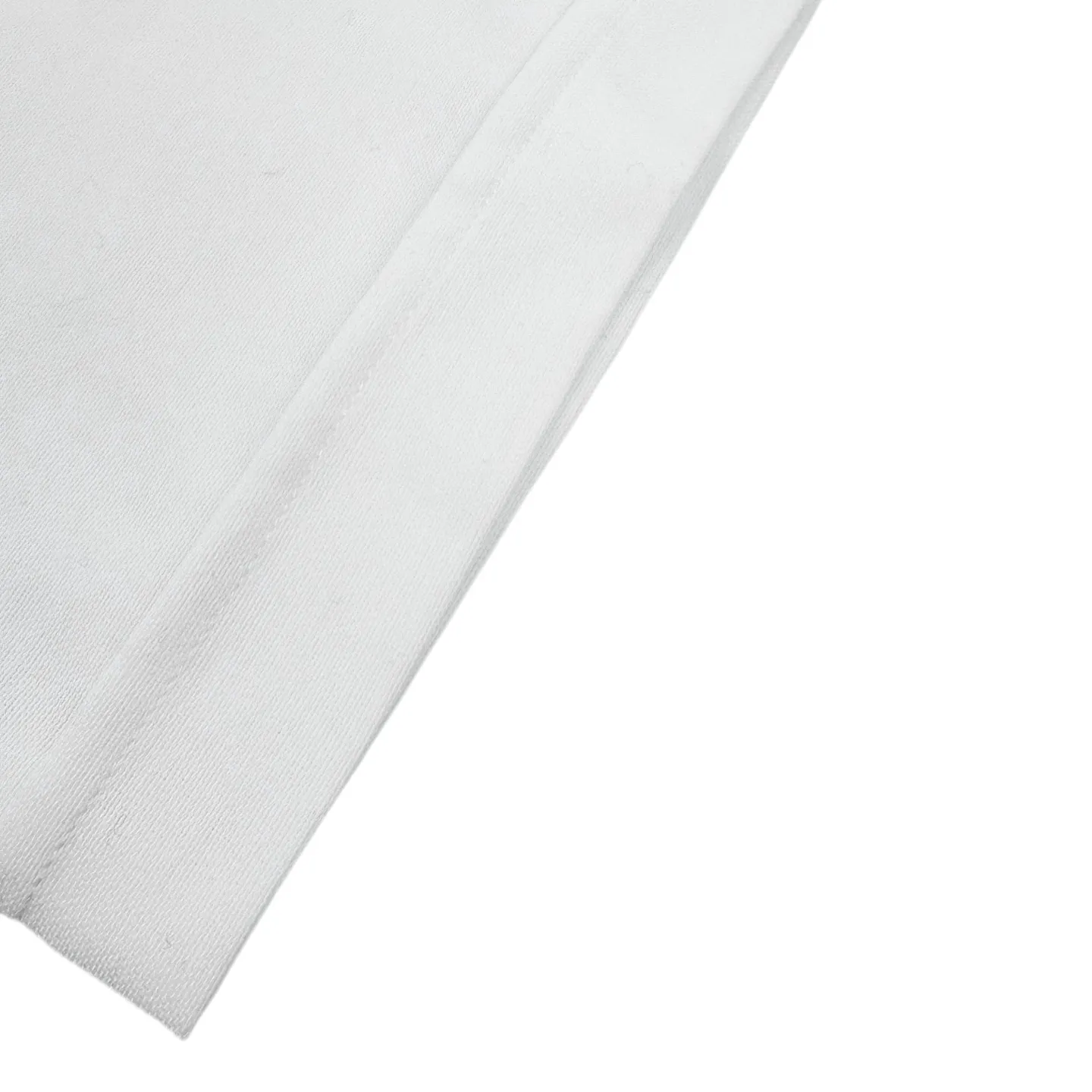Ami Paris love embroidered short-sleeved shirt (White) was originally purchased for 2,500 and developed. The fabric is made of custom-made luxury Oxford cloth. It has excellent texture and is comfortable and close to the skin. It is pure white and interprets the ultimate elegance. A bright red love heart jumps out on the chest and is embellished like a work of art. It is casual yet exquisite. It is the ultimate simplification of color and conveys the love and persistence of life. The minimalist shape contains the soul of fashion and adopts imported machine embroidery technology. Using advanced computer control systems and precision mechanical components, Ami's love embroidery work is realized with high precision. The lines are smooth and delicate, and the fabrics have been washed. It has a better hand feel and texture, is not easy to deform, is not easy to shrink, is not easy to fade, and maintains long-term beauty. Size:S-M-L-XL